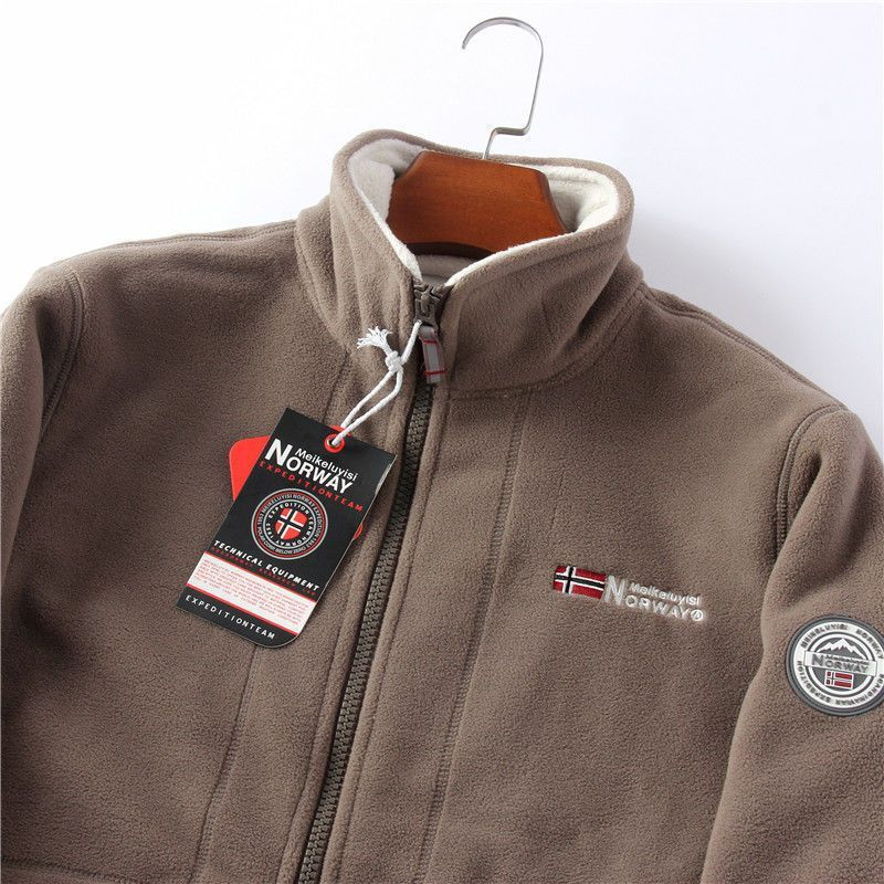 Kestrel fleece jacket Brown — hanger with hangtag